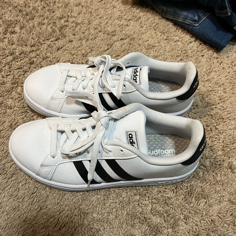 Adidas white with black stripes shoes Size 7 Women’s - Picture 2 of 3